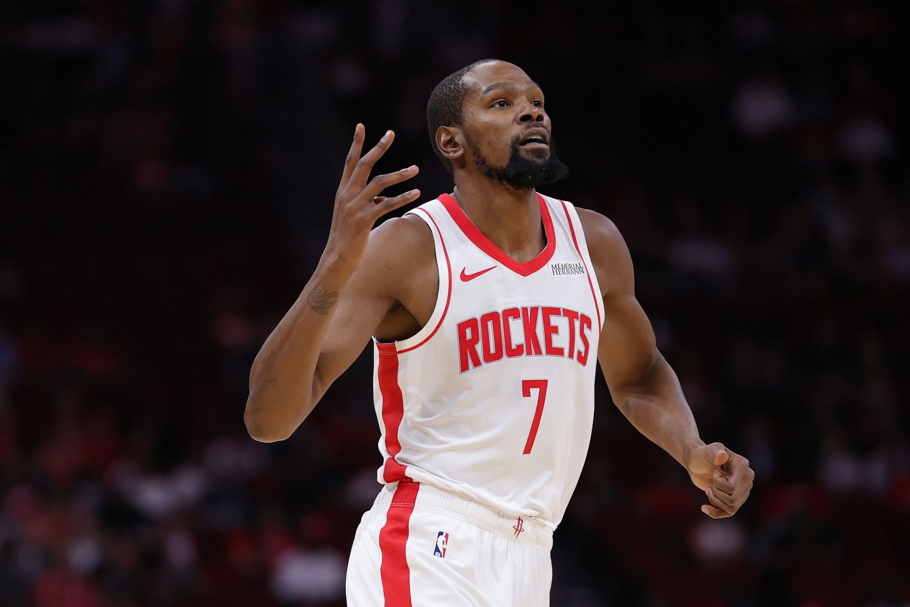 KD：詹姆斯、柯瑞、哈登等老隊員的優秀表現，激勵我堅持下去