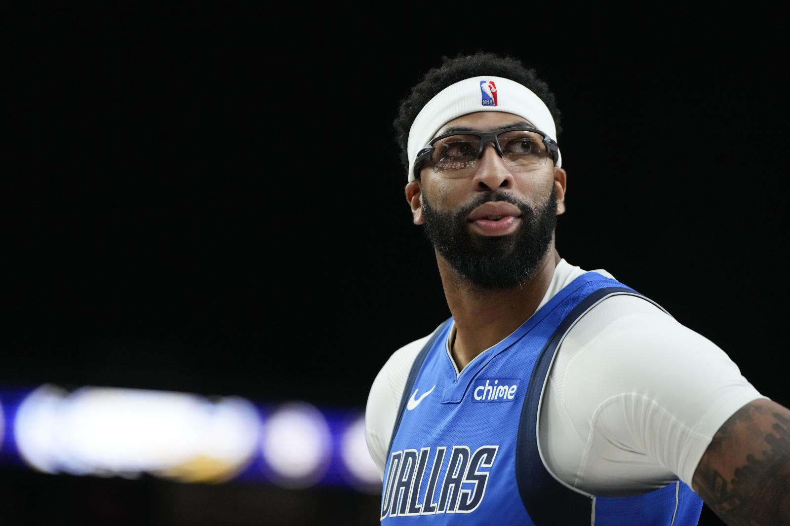ESPN：濃眉重返賽場與否現在是獨行俠老闆決定，前者曾要求回歸